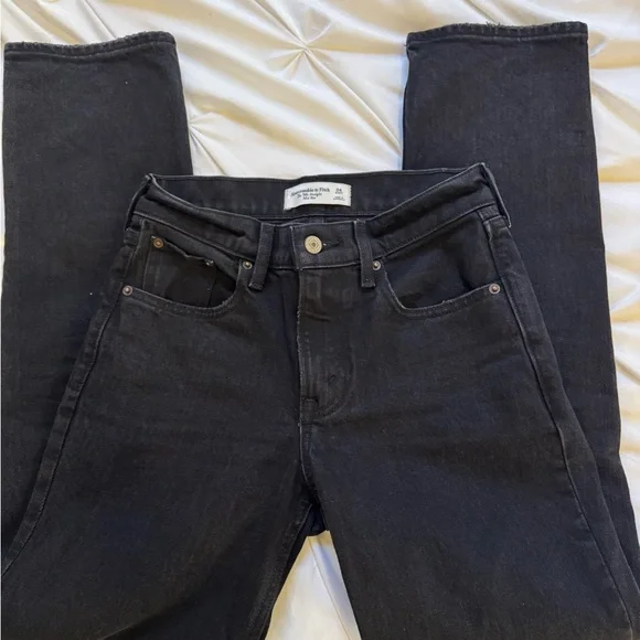 Mid Rise 90s Straight Jean - Picture 2 of 4